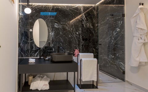 Villa Ingrid 12: Interior Design, Wand, Armatur, Flooring, Bad Sink, Badezimmer, Fussboden, Zapfhahn, Sinken, Countertop