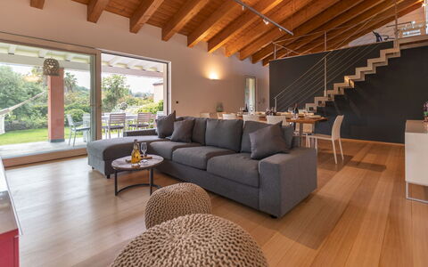 Villa Kimia 8: Interior Design, Möbel, Flooring, Holz, Fussboden, Couch, Decke, Wohnzimmer, Zuhause, Zimmer