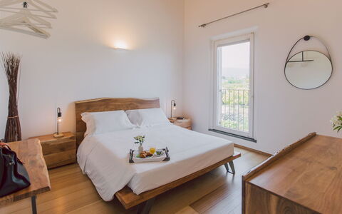Villa Kimia 8: Möbel, Holz, Schlafzimmer, Interior Design, Bett, Zuhause, Flooring, Fussboden, Holzboden, Bettdecke