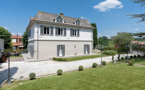 Villa Irma 10: Gebäude, Fenster, Zuhause, Wohngebiet, Haus, Dach, Menschliche Siedlung, Tür, Estate, Hütte