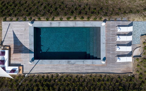 Anticiana 8: Schwimmbad, Verbundwerkstoff, Hartholz, Holzboden, Planke, Walkway, Gartenmöbel, Deck, Water Feature, Resort