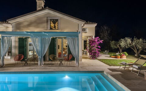 Villa Lucente 6+2: Schwimmbad, Möbel, Resort, Zuhause, Interior Design, Estate, Stuhl, Eco Hotel, Gartenmöbel, Villa