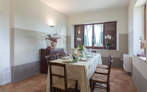 Villa Anna Elisa 8: Möbel, Interior Design, Flooring, Esszimmer, Küche & Esszimmer Tisch, Decke, Tabelle, Fussboden, Beleuchtung, Zimmer