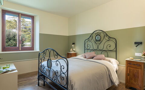 Villa Anna Elisa 8: Interior Design, Möbel, Schlafzimmer, Wand, Bett, Bedding, Bettdecke, Flooring, Decke, Holz