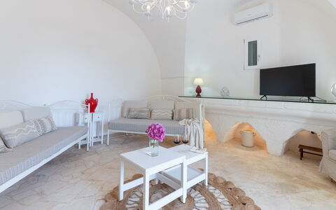 Masseria Profilo 8: Flooring, Fussboden, Wohnzimmer, Villa, Hotel, Couch