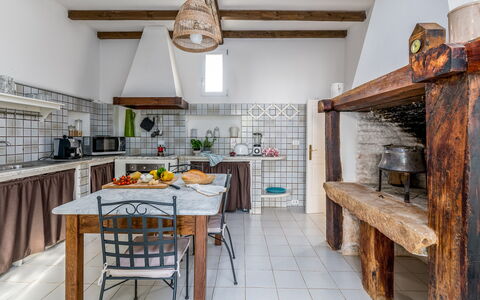 Masseria Profilo 8: Küche, Interior Design, Möbel, Countertop, Decke, Flooring, Zimmer, Küchengerät, Zuhause, Fussboden