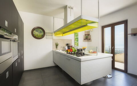 Villa Maggiorana 10: Küche, Countertop, Interior Design, Küchengerät, Flooring, Möbel, Major Appliance, Decke, Cabinetry, Zuhause