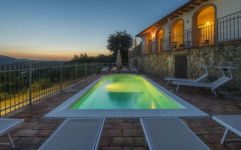 Villa Maggiorana 10: Schwimmbad, Die Architektur, Verbundwerkstoff, Dämmerung, Abend, Balkon, Eco Hotel, Zaun, Villa, Veranda