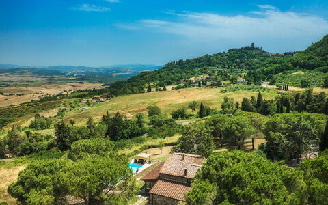 Podere Il Chiesino 8+2: Hügel, Landschaft, Hochland, Ländliches Gebiet, Bergstation, Gebirge, Wiese, Dorf, Senke, Bergdorf