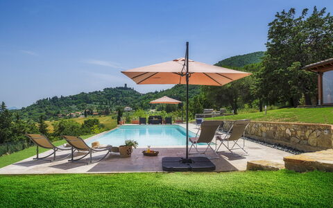 Podere Il Chiesino 8+2: Schwimmbad, Hügel, Resort, Eco Hotel, Freizeit, Sonnenliege, Gartenmöbel, Gebirge, Garten, Schatten