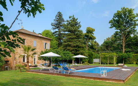 Villa Rustica 8: Schwimmbad, Estate, Garten, Bauernhaus, Rasen, Villa, Gartenmöbel, Landscaping, Hazienda, Hütte
