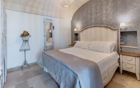 Pigreco 6+2: Möbel, Schlafzimmer, Bett, Interior Design, Bedding, Bettdecke, Fussboden, Linens, Beleuchtung, Flooring