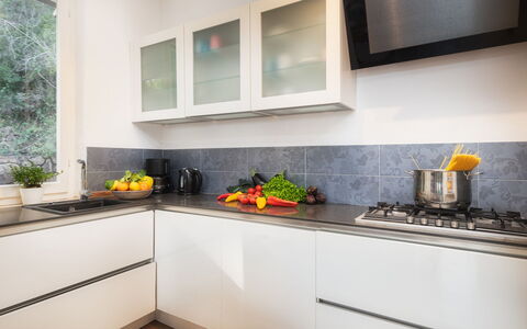 Villa Laconella 8+4: Küchengerät, Küche, Countertop, Major Appliance, Cabinetry, Haushaltsgerät, Interior Design, Herd, Herd, Zuhause