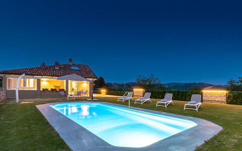 Tramonto Albese 4: Blau, Schwimmbad, Resort, Bauernhaus, Estate, Eco Hotel, Hütte, Villa, Hazienda, Landscaping