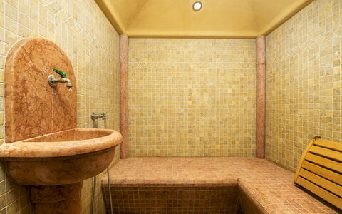 Villa Gaius 8+2: Wand, Flooring, Fussboden, Interior Design, Fliese, Verbundwerkstoff, Armatur, Installation, Badezimmer
