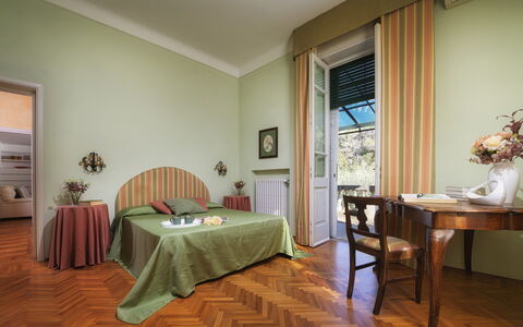 Villa Gaius 8+2: Möbel, Interior Design, Bett, Schlafzimmer, Wand, Flooring, Bettdecke, Fussboden, Holz, Bedding