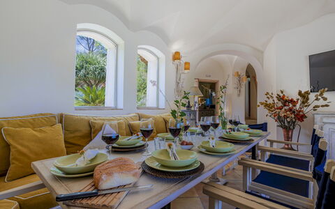 Villa Padulella 8+2: Möbel, Interior Design, Tabelle, Stuhl, Beleuchtung, Küche & Esszimmer Tisch, Zuhause, Decke, Esszimmer, Zimmer
