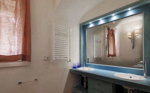 Villa Padulella 8+2: Wand, Armatur, Interior Design, Bad Sink, Flooring, Sinken, Fussboden, Badezimmer, Decke, Zapfhahn