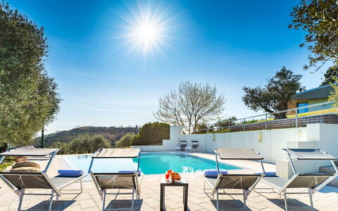 Villa degli Ulivi 8: Blau, Schwimmbad, Gartenmöbel, Resort, Stuhl, Schatten, Sonnenliege, Landscaping, Eco Hotel, Hotel