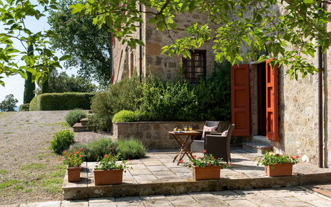 Cosciano 12: Wand, Möbel, Blumentopf, Garten, Stuhl, Backstein, Flagstone, Zimmerpflanze, Steinwand