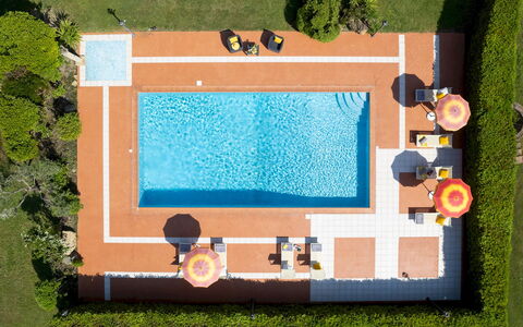 Villa Nikka 6: Schwimmbad, Resort, Freizeit, Verbundwerkstoff, Gartenmöbel, Eco Hotel, Schatten, Thermae, Water Feature, Hazienda