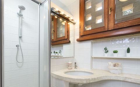 Il Fienile 4: Interior Design, Wand, Armatur, Flooring, Badezimmer, Zapfhahn, Bad Sink, Fussboden, Installation, Sinken