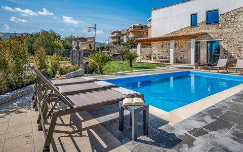 Villa Gallus 6: Blau, Schwimmbad, Verbundwerkstoff, Resort, Gartenmöbel, Eco Hotel, Villa, Estate, Stuhl, Sonnenliege