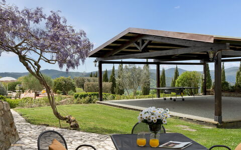 Guado al Sole 26+4: Strauch, Schatten, Grundstueck, Garten, Outdoor Struktur, Pavillon, Ground, Landscaping, Pergola