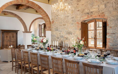 Guado al Sole 26+4: Möbel, Tabelle, Interior Design, Geschirr, Stuhl, Küche & Esszimmer Tisch, Tischdecke, Esszimmer, Restaurant, Decke