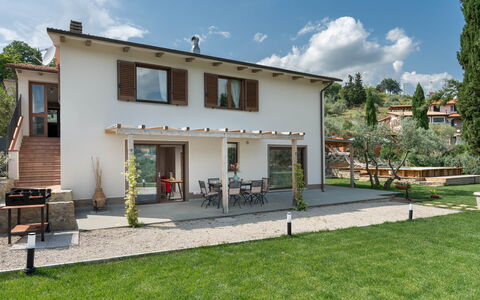 Terrazza sulla Valle 4+2: Zuhause, Haus, Wohngebiet, Dach, Hütte, Tür, Estate, Veranda, Balkon, Bauernhaus