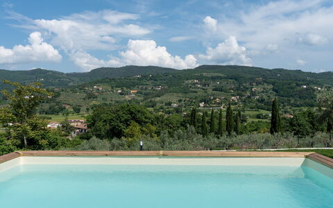 Terrazza sulla Valle 4+2: Bergforms, Hügel, Schwimmbad, Berg, Wolke, Gebirge, Eco Hotel, Grat, Resort, Kumulus