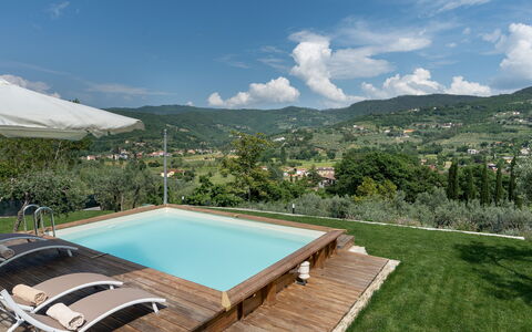 Terrazza sulla Valle 4+2: Schwimmbad, Bergforms, Hügel, Berg, Gebirge, Resort, Eco Hotel, Gartenmöbel, Freizeit, Deck