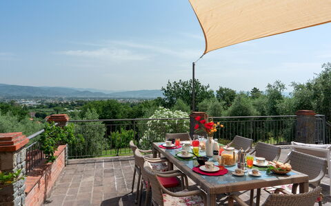 Villa Irene 6: Möbel, Stuhl, Gartenmöbel, Tabelle, Tisch Im Freien, Küche & Esszimmer Tisch, Schatten, Restaurant, Garten, Freizeit