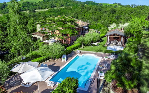 Villa Banci 8: Schwimmbad, Wohngebiet, Resort, Estate, Garten, Hazienda, Eco Hotel, Villa, Landscaping, Garten