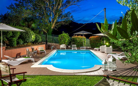 Villa Banci 8: Schwimmbad, Resort, Gartenmöbel, Regenschirm, Thermae, Eco Hotel, Möbel, Sonnenliege, Freizeit, Hazienda