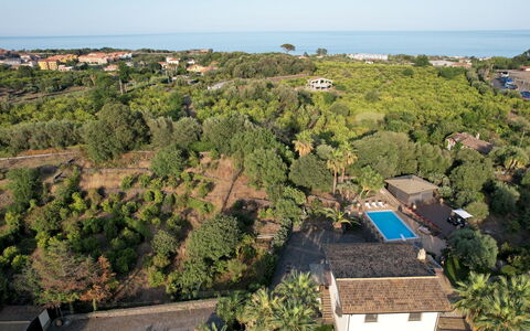 Villa Biddizza 10: Baum, Wohngebiet, Landschaft, Vogelperspektive, Zuhause, Menschliche Siedlung, Estate, Resort, Luftaufnahmen, Eco Hotel
