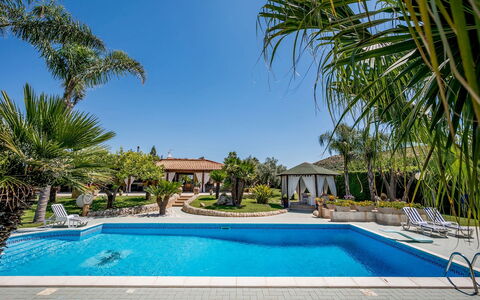 Villa Cutrera 8: Schwimmbad, Resort, Eco Hotel, Estate, Hazienda, Schatten, Landscaping, Villa, Flagstone