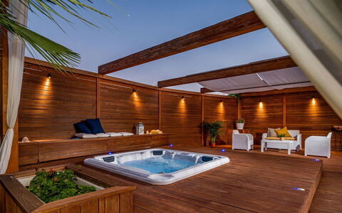Villa Cutrera 8: Holz, Flooring, Möbel, Interior Design, Fussboden, Beleuchtung, Resort, Deck, Schwimmbad