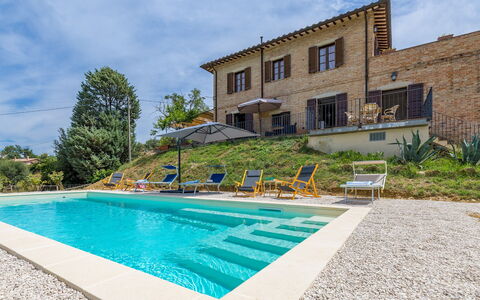 Casa Eusebia 8+2: Blau, Schwimmbad, Resort, Gartenmöbel, Estate, Villa, Eco Hotel, Landscaping, Sonnenliege, Regenschirm