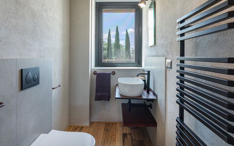 Casale the Place 6+2: Wand, Armatur, Flooring, Installation, Badezimmer, Zapfhahn, Sinken, Toilette, Light Fixture