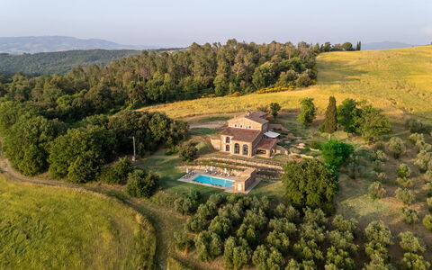 Villa Il Pozzo 14: Haus, Estate, Landschaft, Einfach, Wiese, Grundstueck, Bauernhaus, Ländliches Gebiet, Hütte