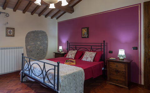 Dimora Alessandra 4: Möbel, Interior Design, Schlafzimmer, Bett, Wand, Flooring, Fussboden, Bedding, Bettdecke, Zimmer
