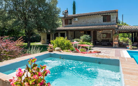 Dimora Alessandra 4: Schwimmbad, Resort, Hazienda, Estate, Freizeit, Bauernhaus, Villa, Blumentopf, Eco Hotel, Stuhl