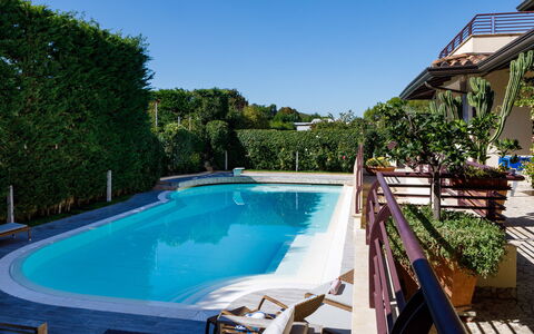 Villa Alais 8: Blau, Schwimmbad, Resort, Freizeit, Gartenmöbel, Eco Hotel, Schatten, Villa, Hazienda, Hotel