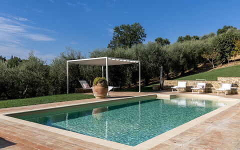 Villa Binetti 7: Schwimmbad, Verbundwerkstoff, Garten, Water Feature, Landscaping, Schatten, Estate, Resort, Hinterhof, Flagstone