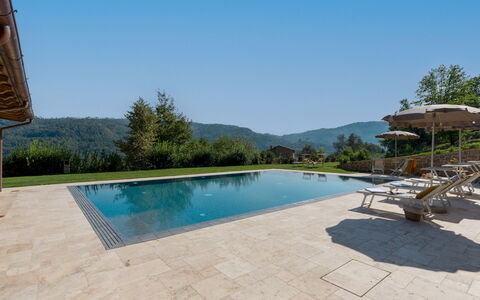 Villa Carlotta 8: Schwimmbad, Flagstone, Freizeit, Resort, Schatten, Fliese, Eco Hotel, Gartenmöbel, Ferienort, Villa