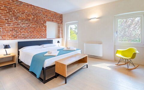 Villa Boemia 10: Bett, Möbel, Interior Design, Schlafzimmer, Wand, Bedding, Zimmer, Decke, Bettdecke, Flooring