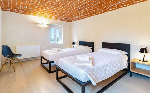 Villa Boemia 10: Interior Design, Decke, Fussboden, Zimmer, Wohnung, Design, Holzbeize, Hotel, Bettrahmen, Bett