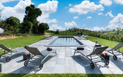Villa Boemia 10: Gartenmöbel, Möbel, Schwimmbad, Stuhl, Sonnenliege, Garten, Schatten, Tisch Im Freien, Rasen, Landscaping