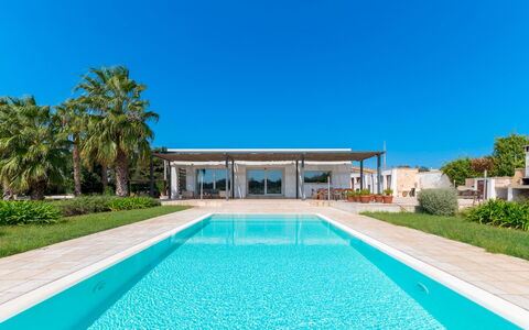 Villa i Chiani 8: Schwimmbad, Resort, Estate, Verbundwerkstoff, Eco Hotel, Schatten, Hazienda, Freizeit, Villa, Landscaping
